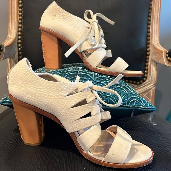 SALE! Frye Cream Ivory women's 9 Sophia Tie-On Leather Upper Leather Block 4" H - Picture 3 of 12